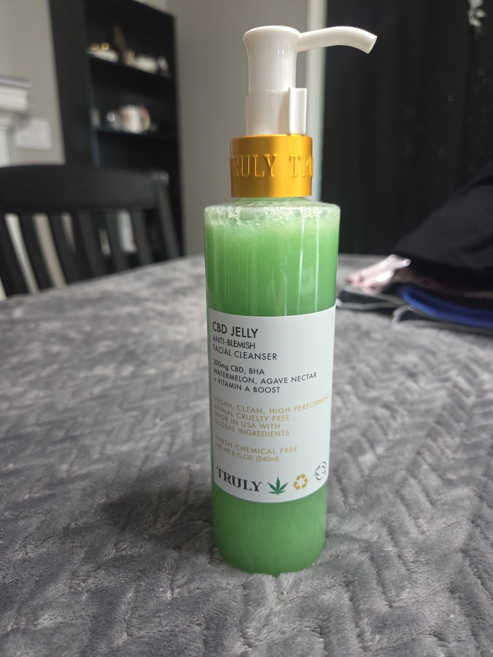 TRULY CBD Jelly Anti-Blemish Facial Cleanser - Green